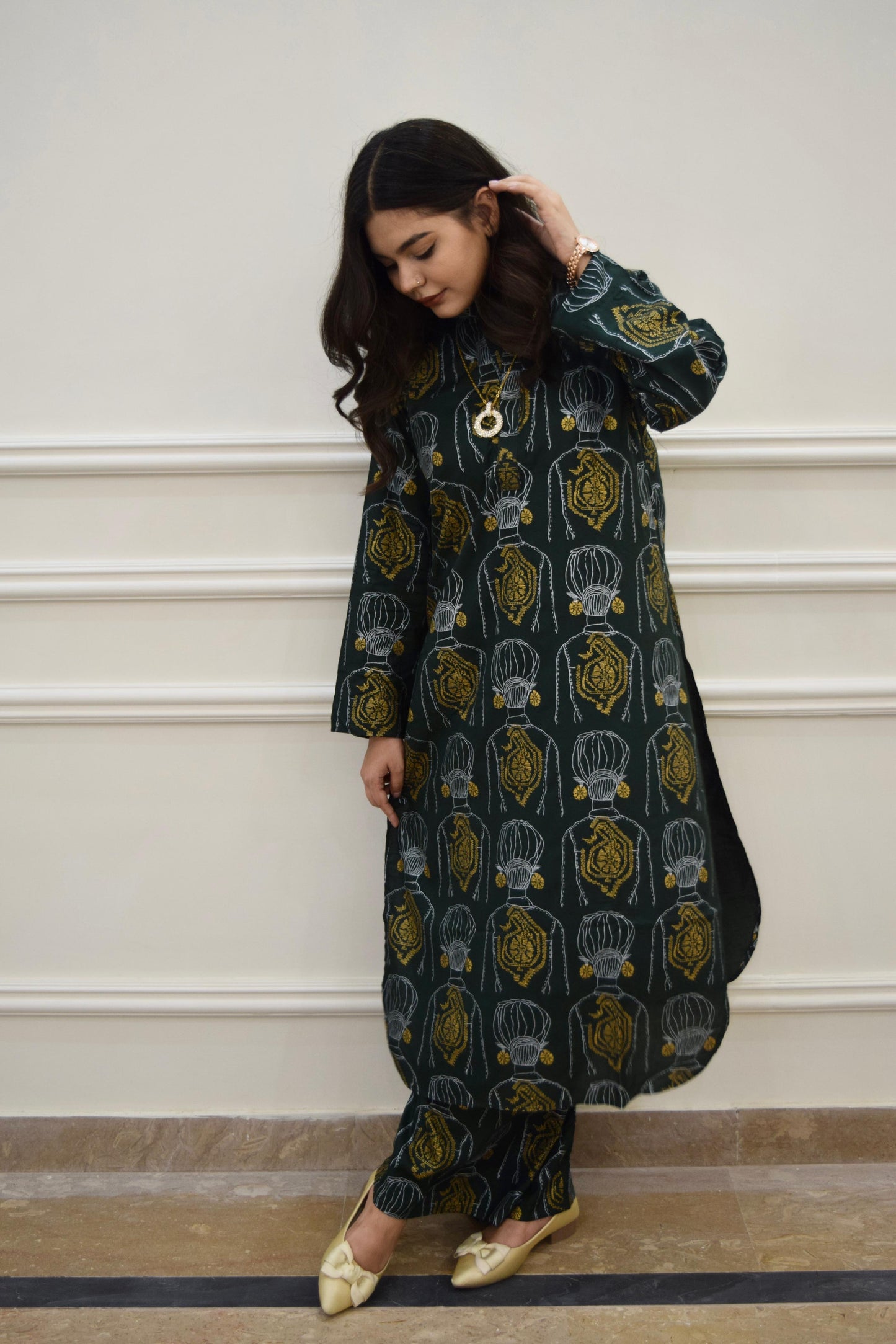 2 pc Aisha’s Attire Melodic Muse Long length Shirt with Plazo (Arabic Lawn)