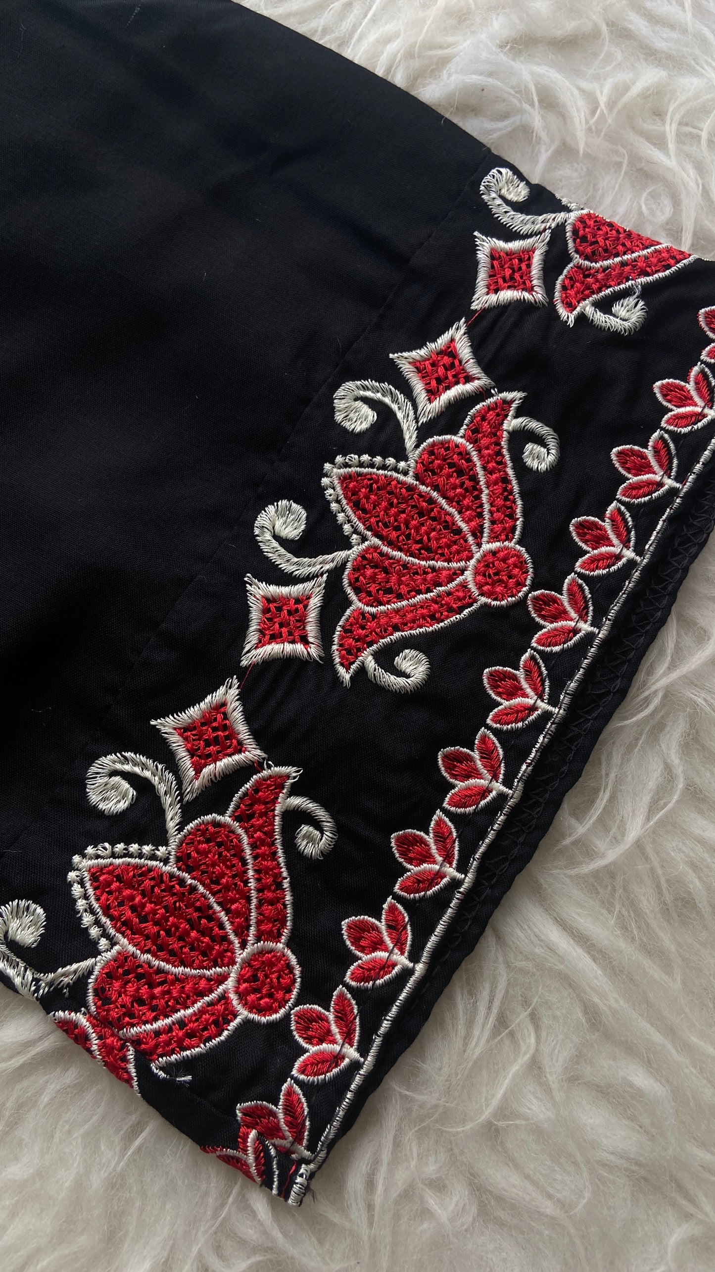 2 pc BLACK ROSE Embroidered Co Ords (Arabic Lawn)