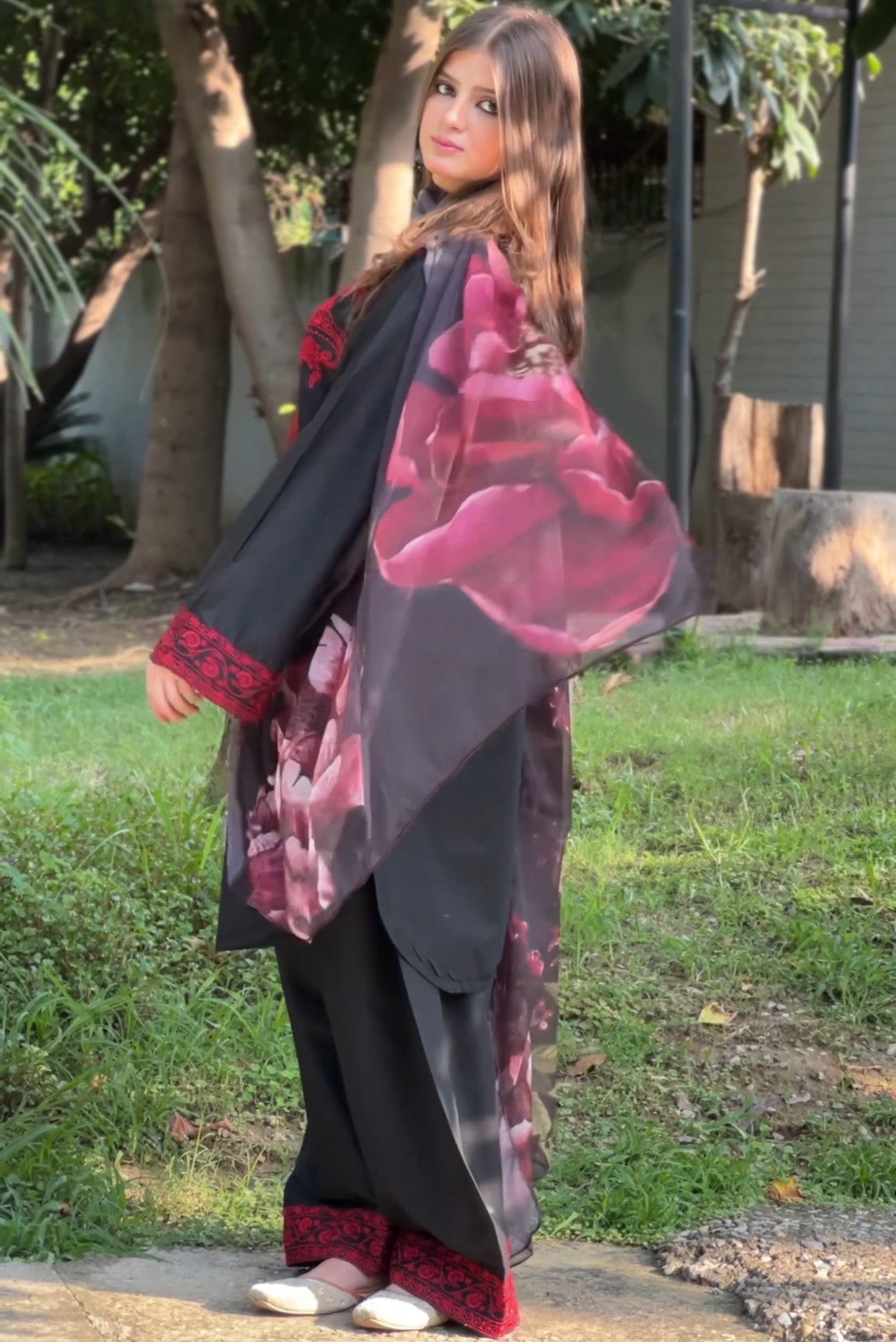 MAHE NOOR Embroidered 3 pc set