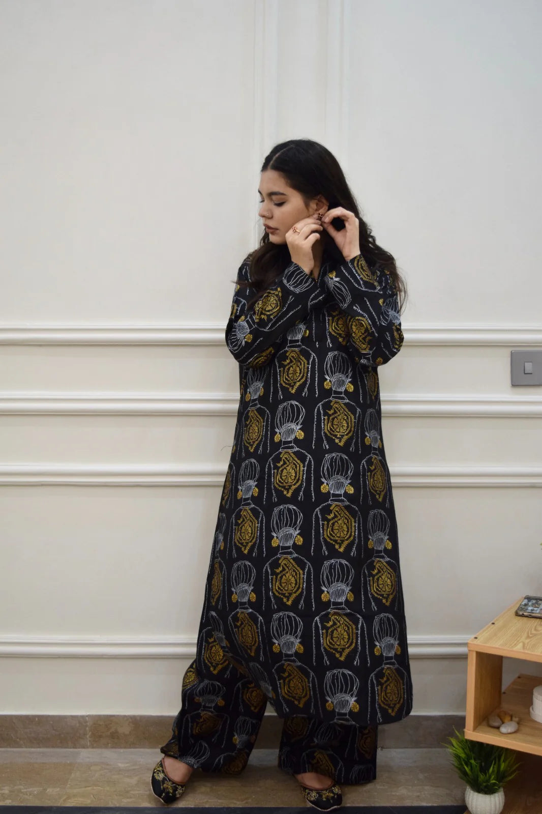 2 pc Aisha’s Attire Melodic Muse Long length Shirt with Plazo (Arabic Lawn)