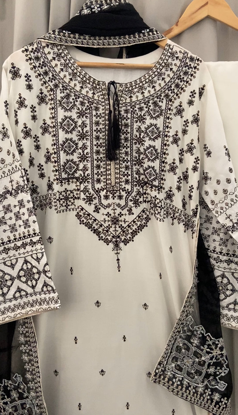 # - 3 pc Aisha’s Attire Arfa Embroidered Co Ords with Chiffon dupatta