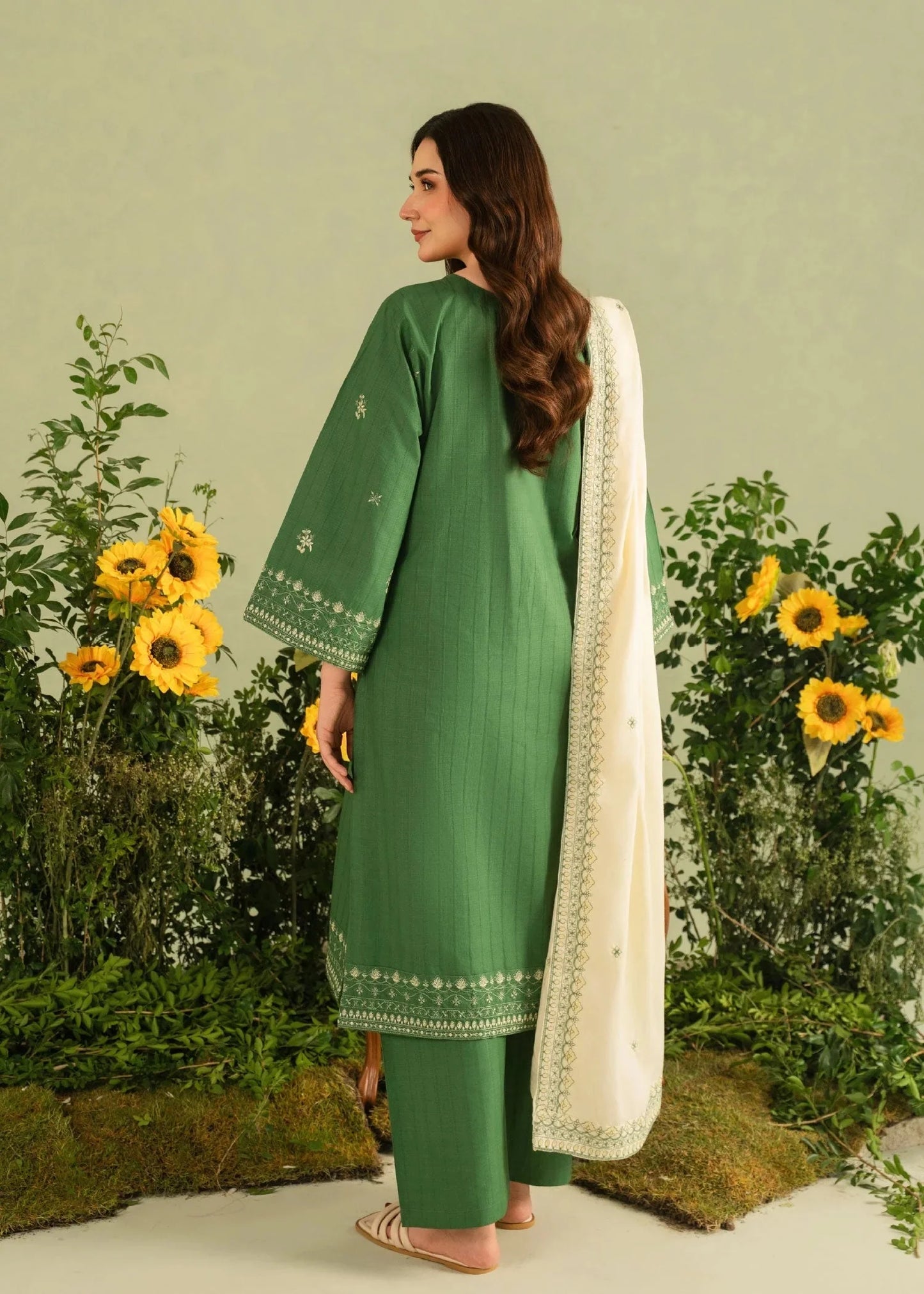 ZARNAB Embroidered 3 pc