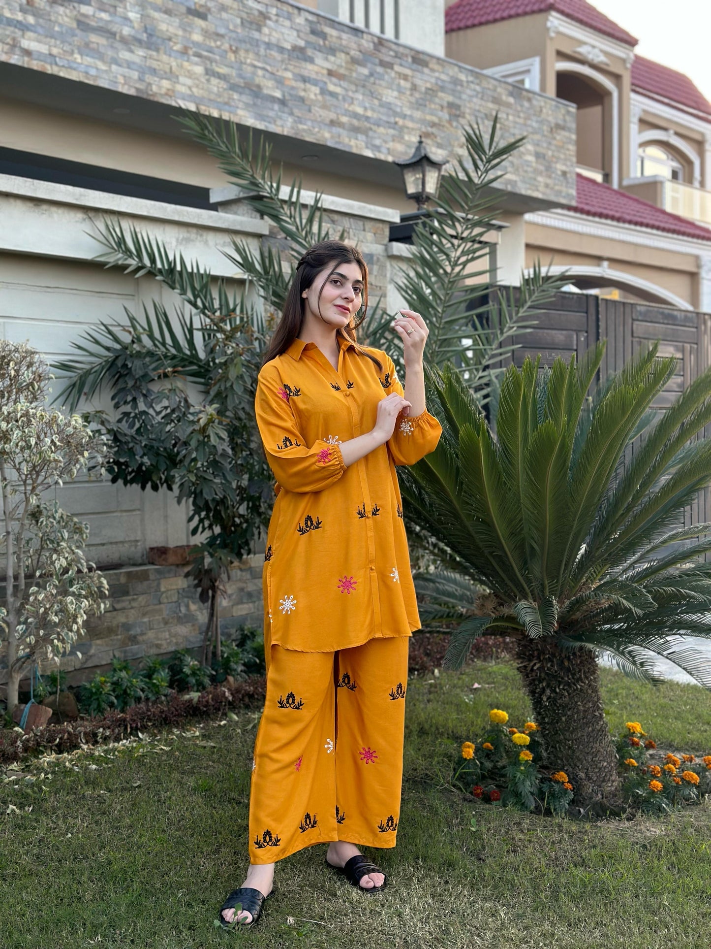 2 pc Aisha’s Attire Ash Embroidered 2 Pc Shirt with Plazo (Linen)