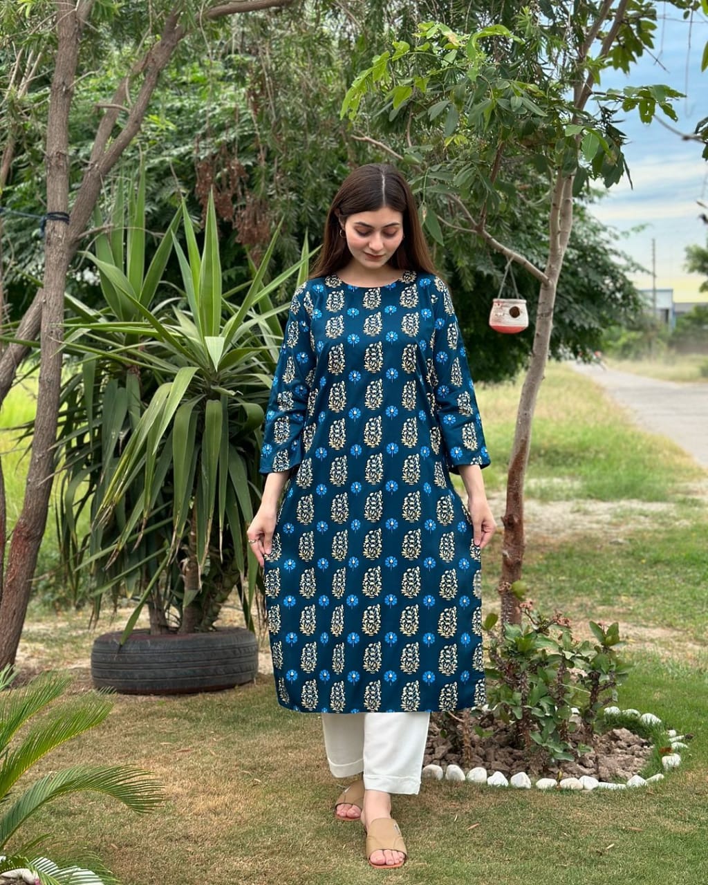 2 Pc Aisha’s Attire Block Print Long Shirt with White trousers (Linen)