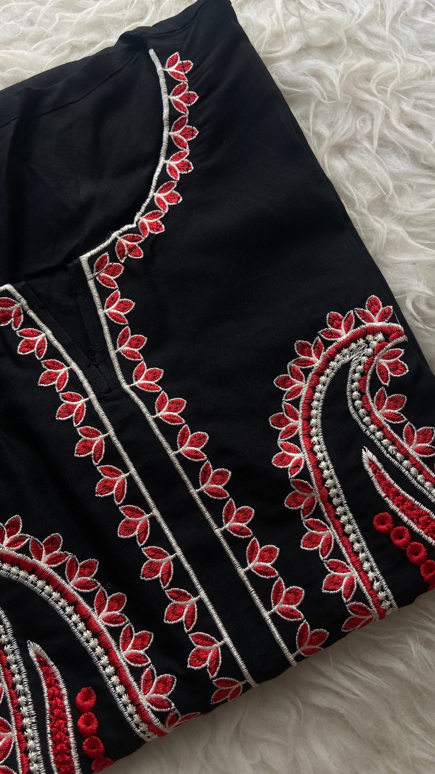 2 pc BLACK ROSE Embroidered Co Ords (Arabic Lawn)