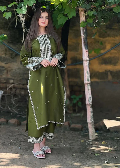 REYNA Embroidered 2 pc Set