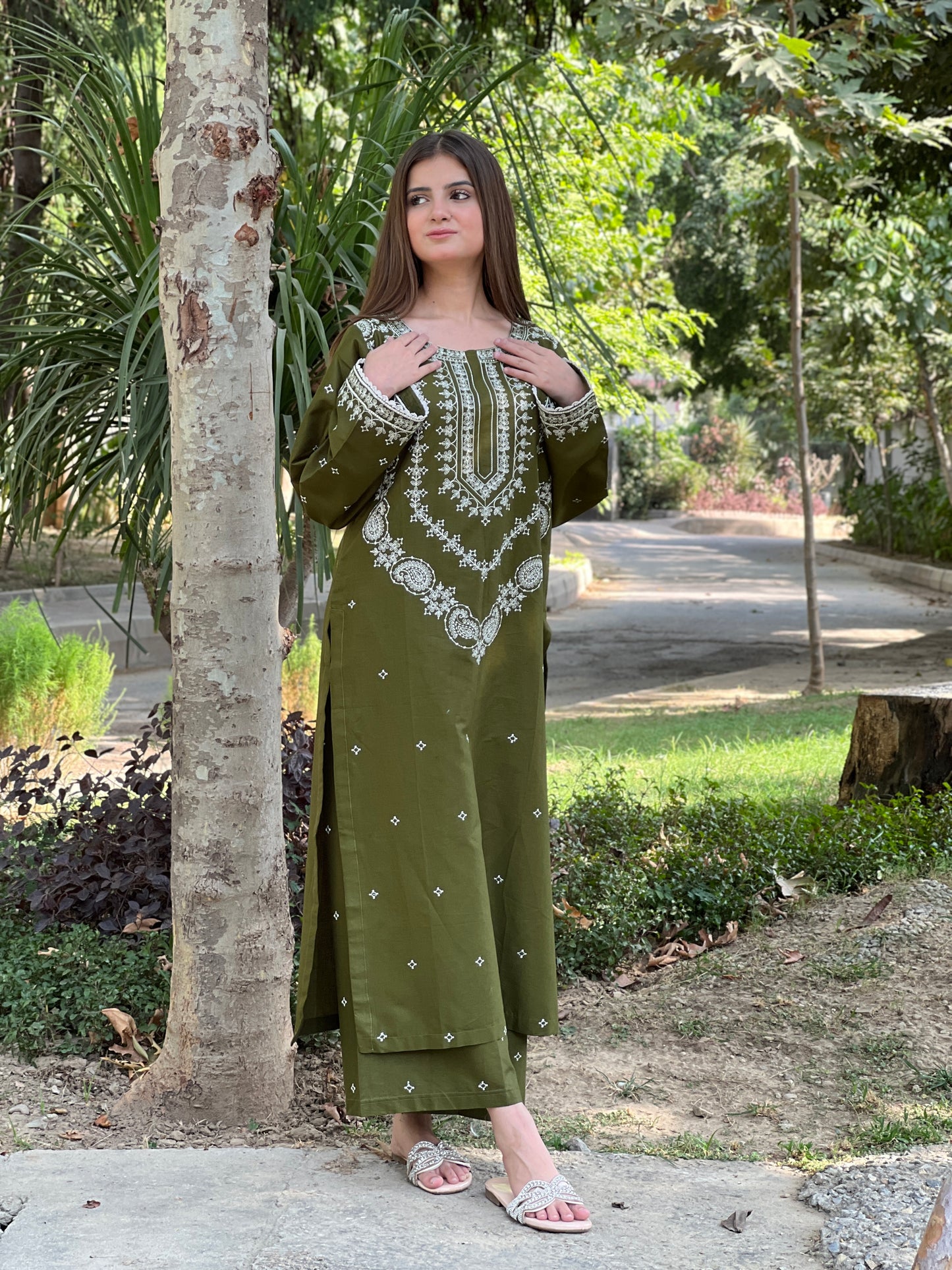 OLIVE Elegance Embroidered 2 pc Set