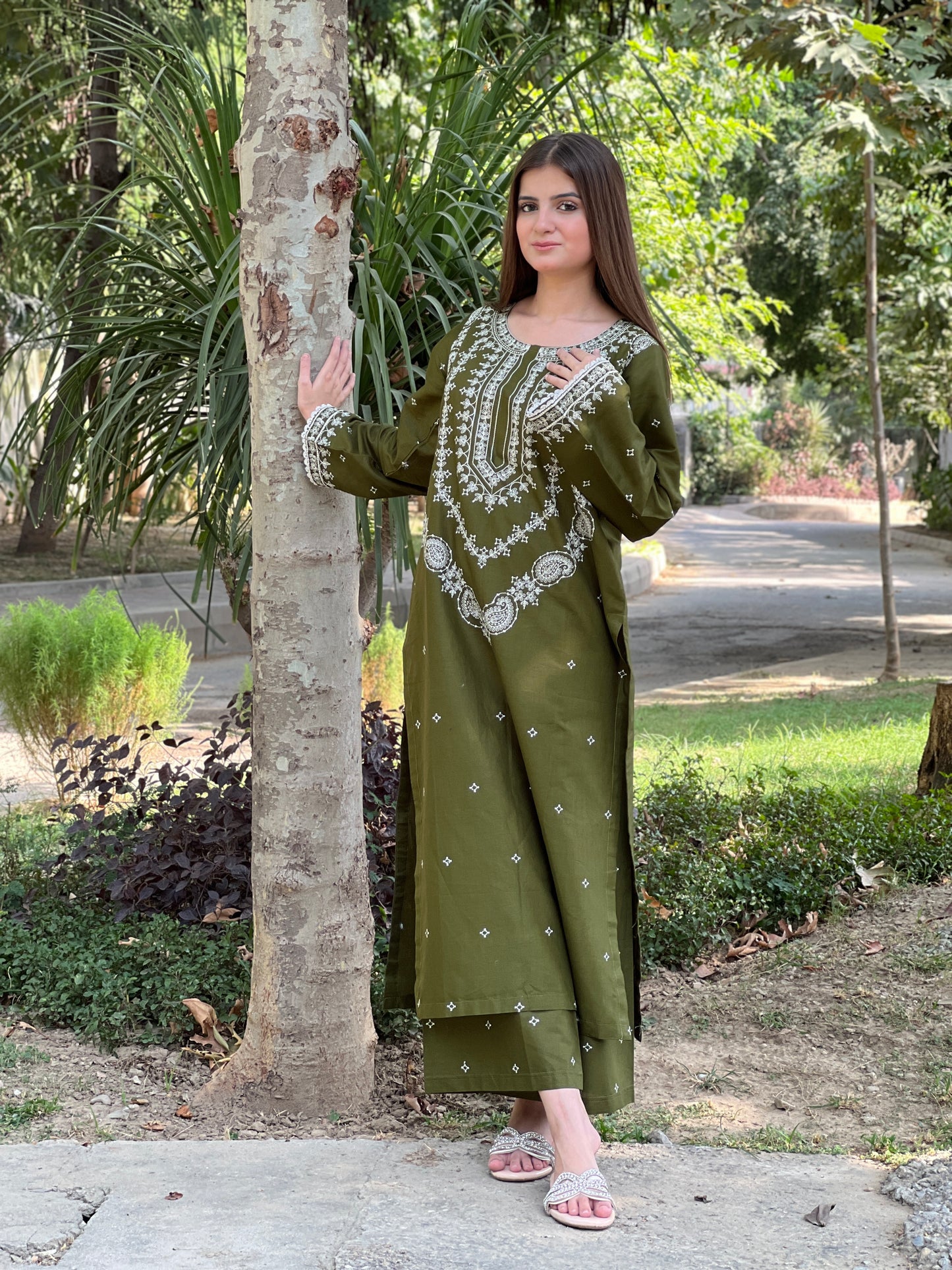 OLIVE Elegance Embroidered 2 pc Set
