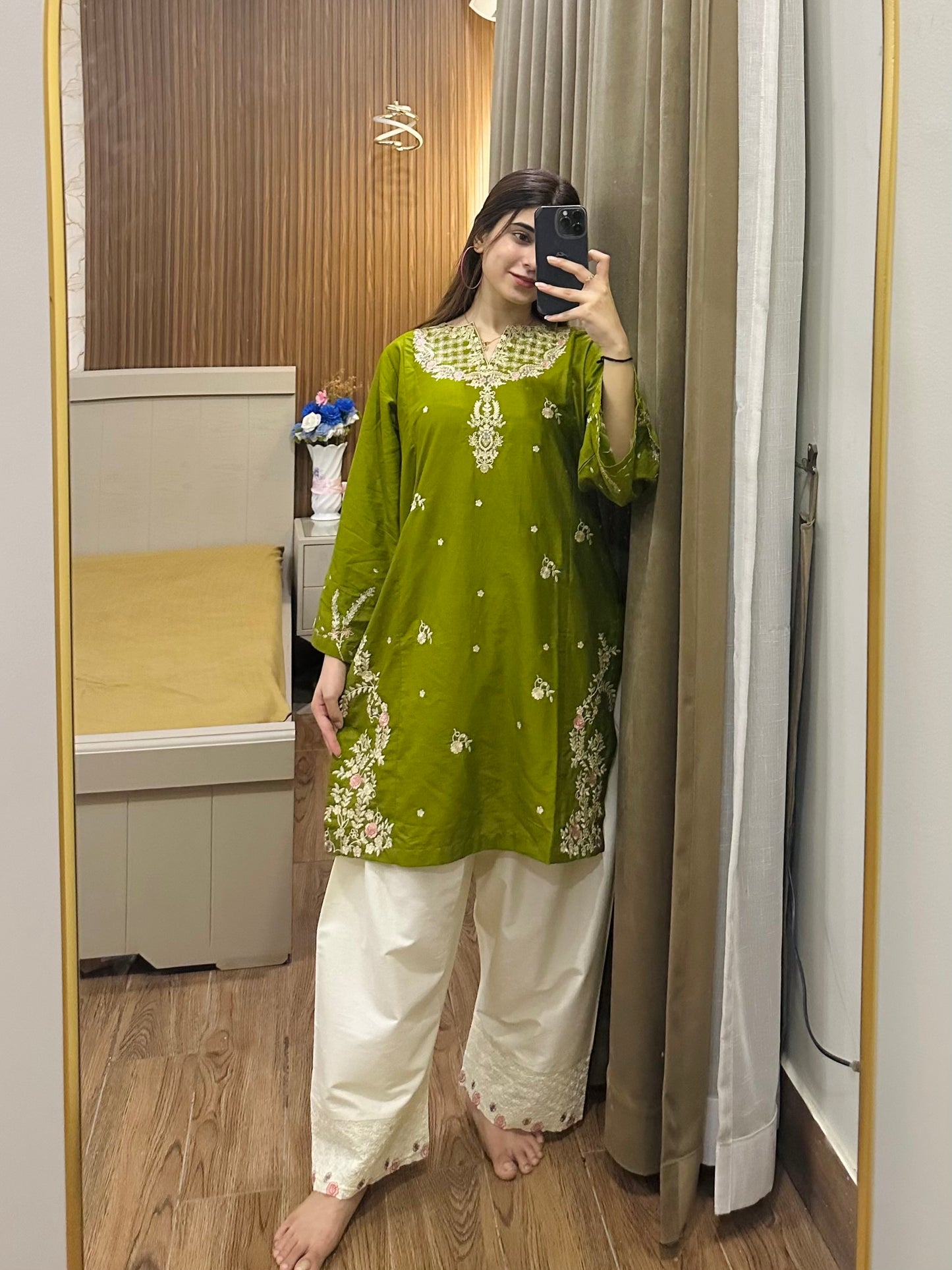 IZBA Embroidered 2 pc