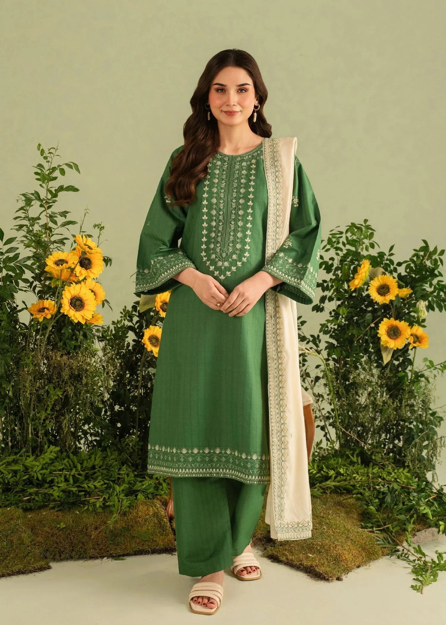 ZARNAB Embroidered 3 pc