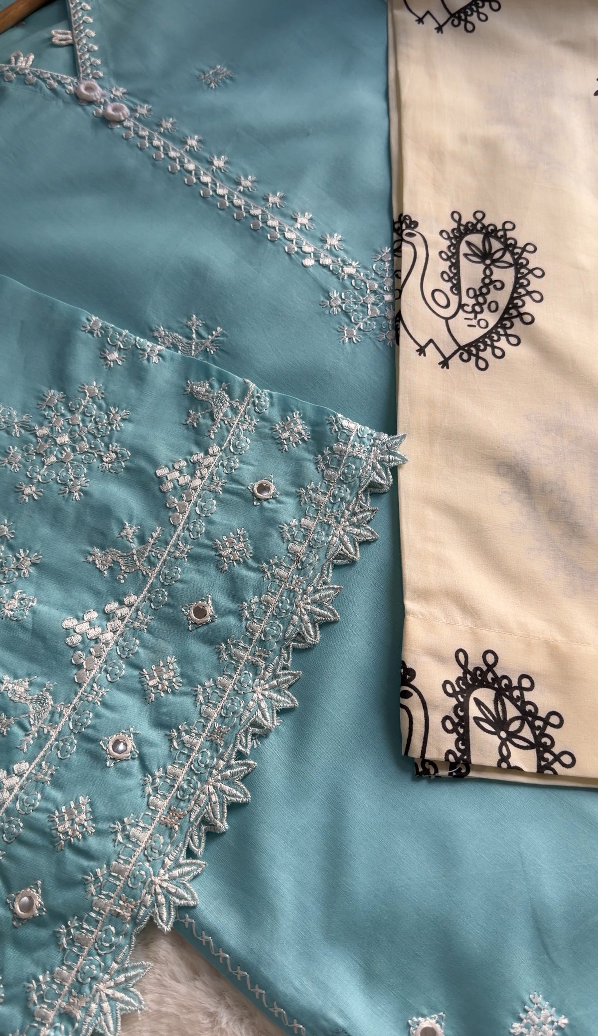 Aasman Embroidered 2 pc