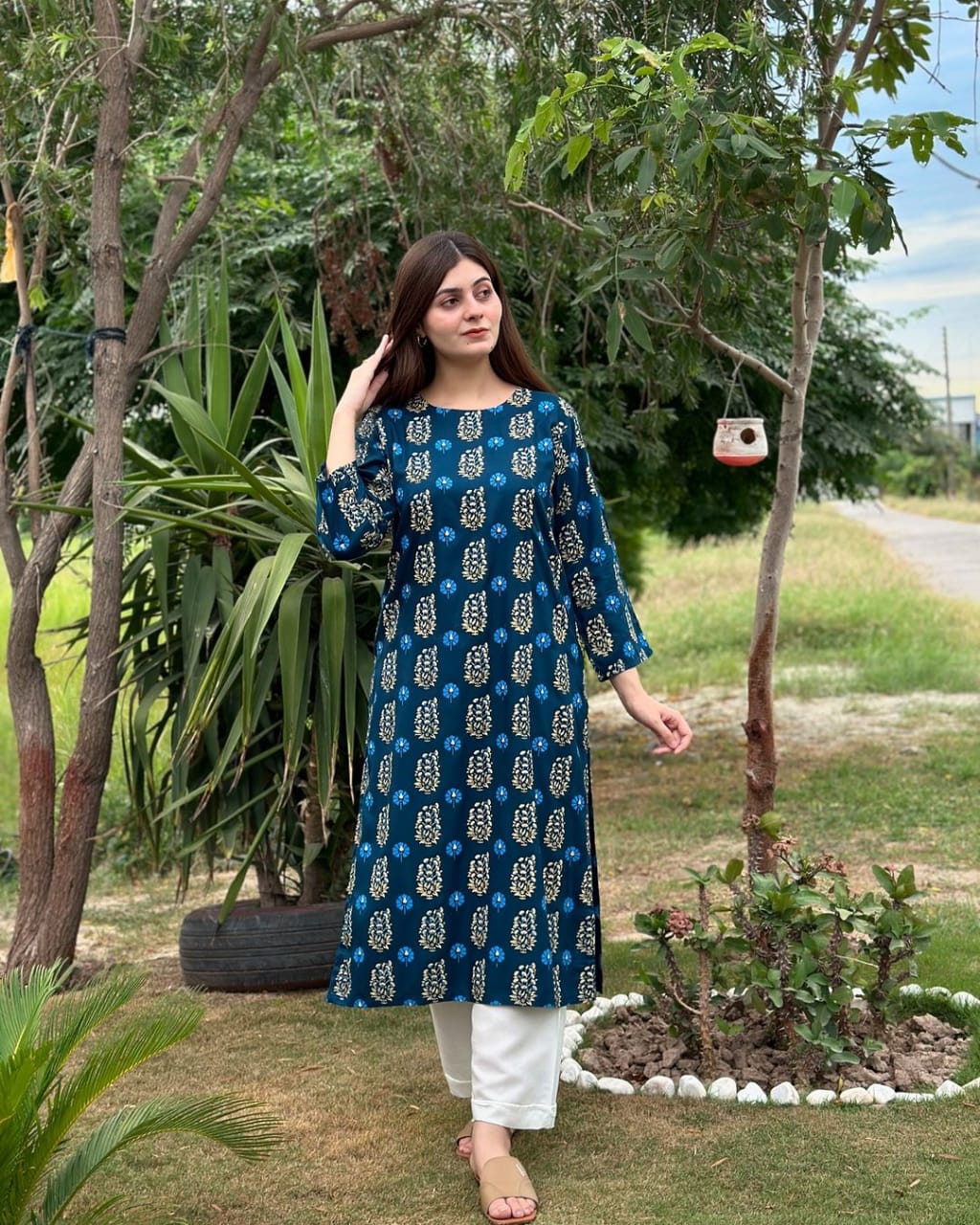 2 Pc Aisha’s Attire Block Print Long Shirt with White trousers (Linen)