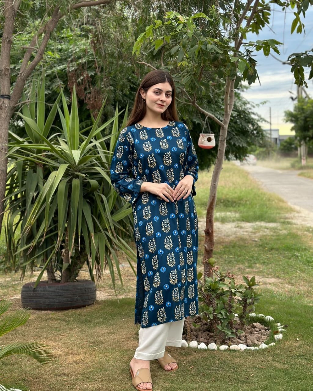 2 Pc Aisha’s Attire Block Print Long Shirt with White trousers (Linen)